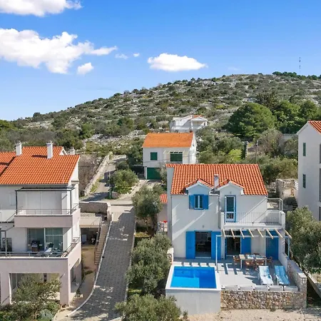 3 Bedroom Lovely In * Murter