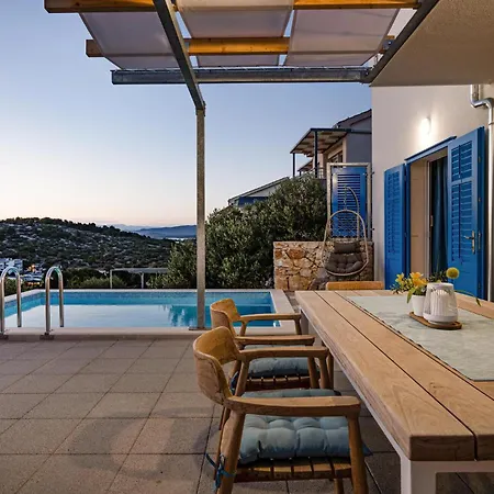 3 Bedroom Lovely In Murter