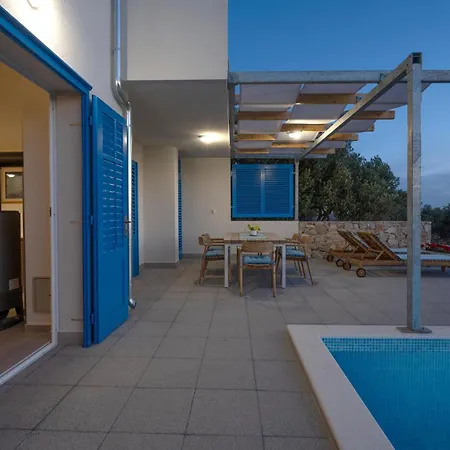 3 Bedroom Lovely In Vikendica