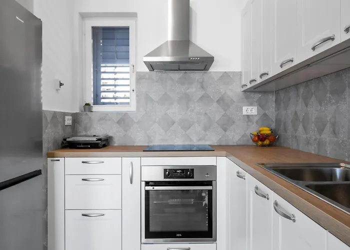 3 Bedroom Lovely In 무르테르