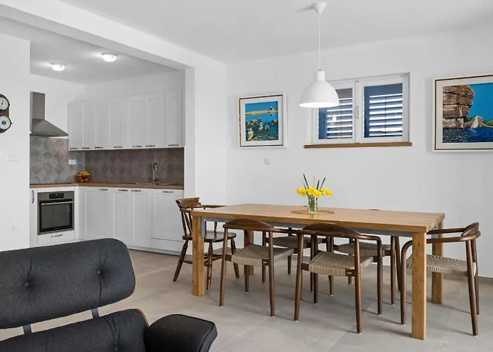 3 Bedroom Lovely In 펜션