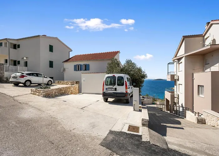 Vikendica 3 Bedroom Lovely In