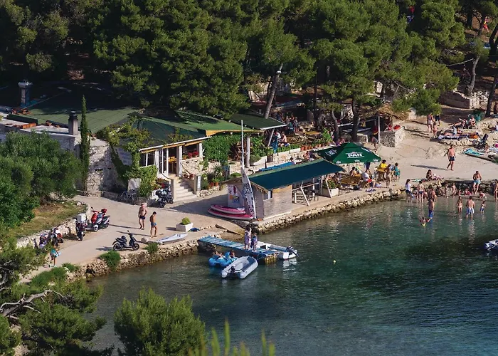 Vikendica 3 Bedroom Lovely In