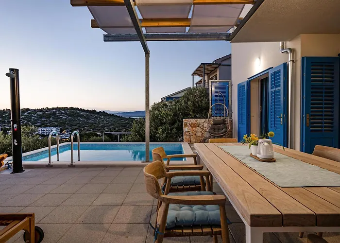 3 Bedroom Lovely In 무르테르