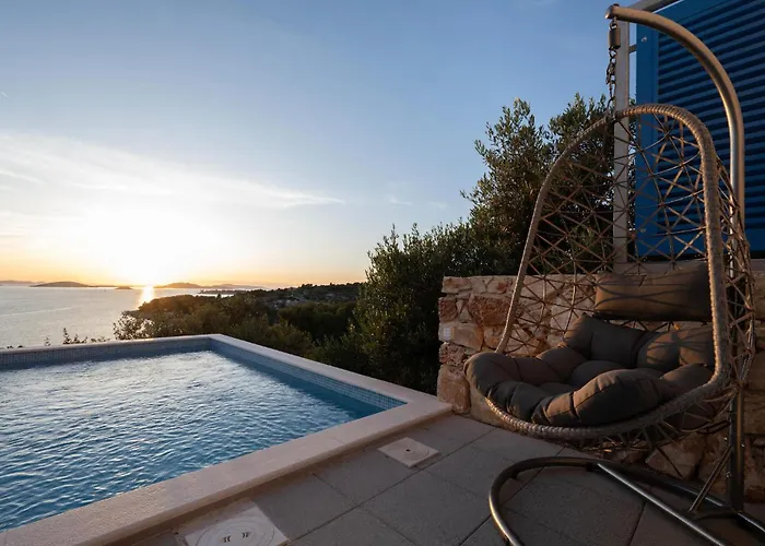 3 Bedroom Lovely In 무르테르