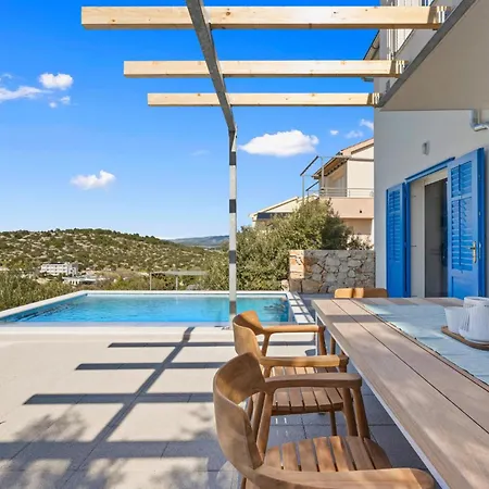 3 Bedroom Lovely In *