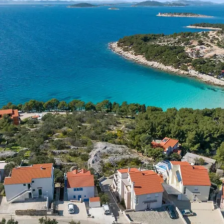 Prázdninový dům 3 Bedroom Lovely In Murter